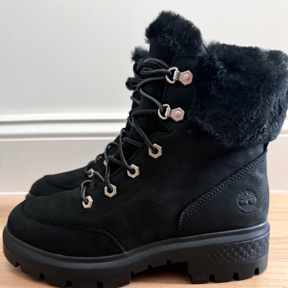 Timberland Waterproof Hiking Boots (Women’s Size 7)